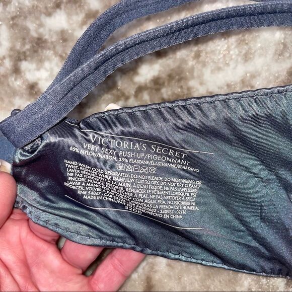 - 32DD Victoria's Secret steel blue/gray underwire push up bra - Picture 9 of 9